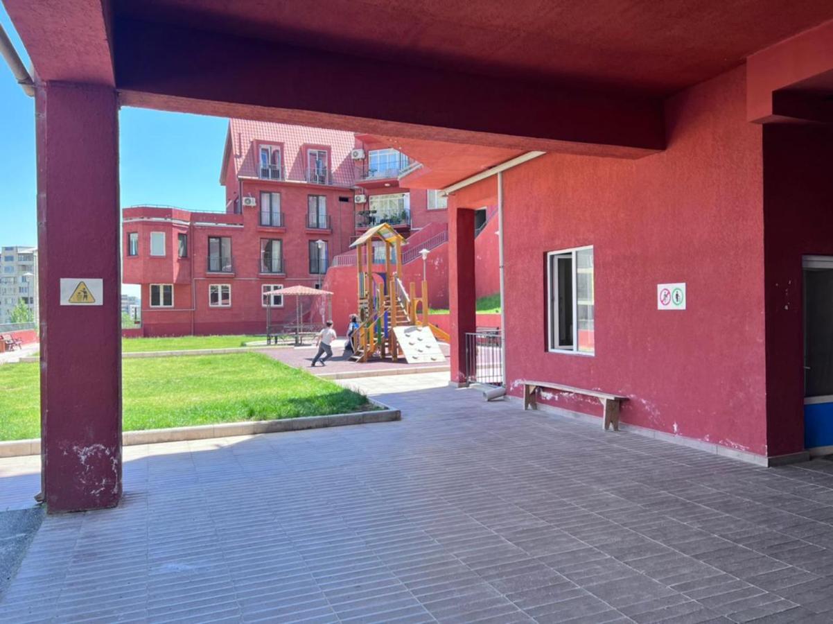 Cozy Apartment In Vake Tbilisi Eksteriør bilde